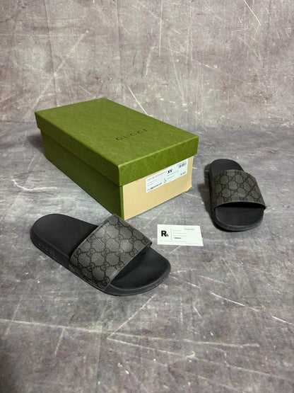 Gucci GG Supreme Sliders UK 8