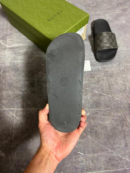 Gucci GG Supreme Sliders UK 8